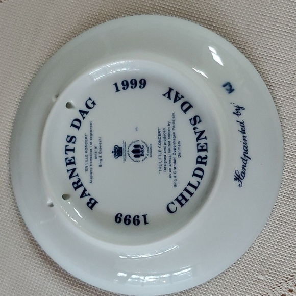 1999 Children's Day Bing & Grondahl Copenhagen Plate - Picture 2 of 4